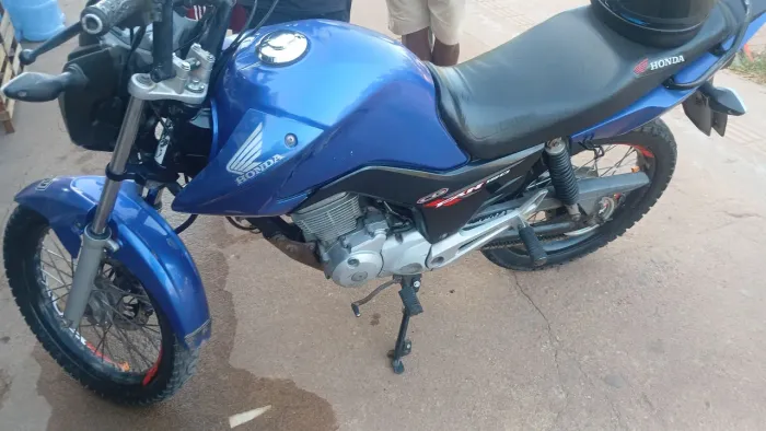 Vendo moto fan 150 7 mil