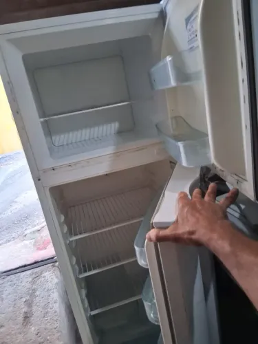 Geladeira Eletrolux estragada