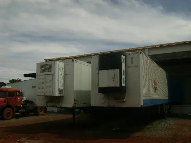 SEMI-REBOQUES FRIGORÍFICOS E PORTA CONTAINER À VENDA