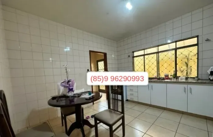 CASA RECUADA EM JOQUEI CLUBE
