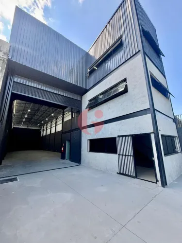 Galpão para venda com 4 banheiros e 500 m² de terreno- Chácaras Reunidas