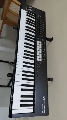 Teclado controlador Novation Launchkey 61