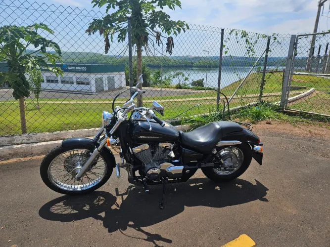 Shadow 750
