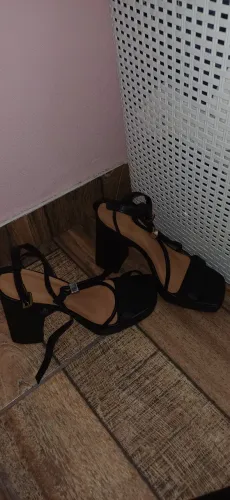 Sandália preta Com salto 13cm, n°37