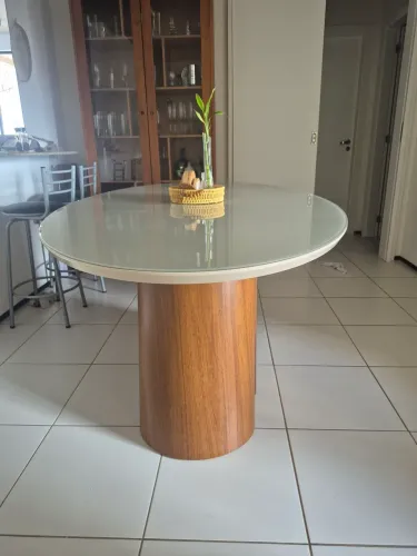 Mesa de jantar oval