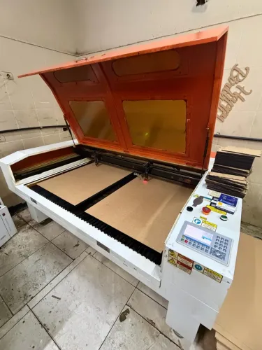 Máquina Co2 laser 2 canetas semi nova