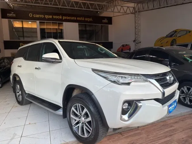 Toyota Hilux SW4 SRX 4X4 2.8 TDI 16V Dies. Aut. 2019