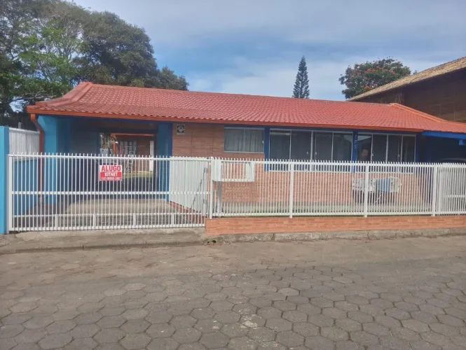 Oportunidade única! Casa com Escritura Pública e 2 Kitnets no Campo Duna em Garopaba-SC - 