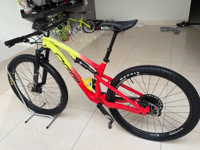 Bike Oggi Cattura Pro Carbono