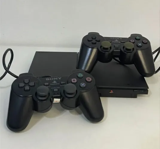 PS2 muito bem conservado, ideal para quem gosta de relembrar os clássicos!