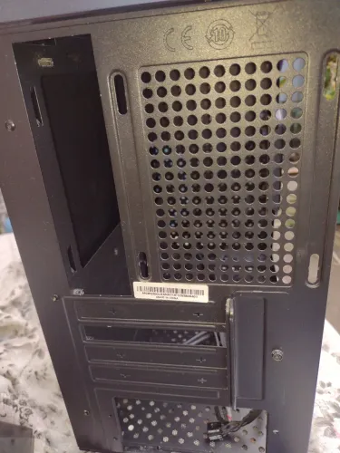 Gabinete Cooler Master sem fonte e fan.