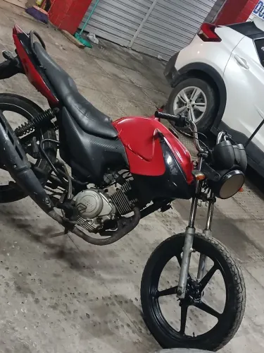 Moto de leilão pegando tudo pegando tudo Não fumaça não deve