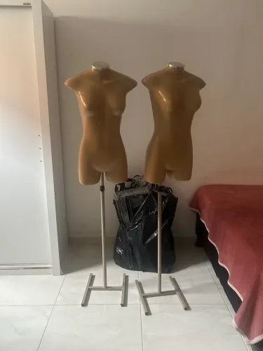 Manequim de roupa feminina