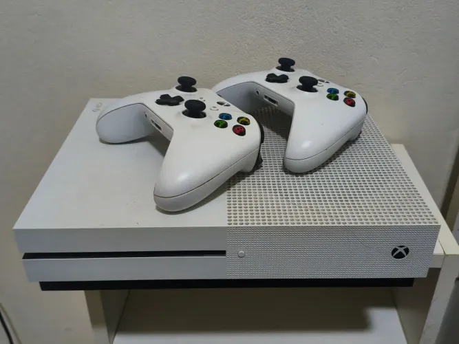 XBOX ONE S 1TB 2 CONTROLES 
