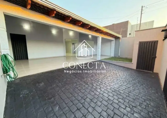 Excelente casa no Jardim Botânico com amplo quintal e varanda gourmet, 03 quartos sendo 01
