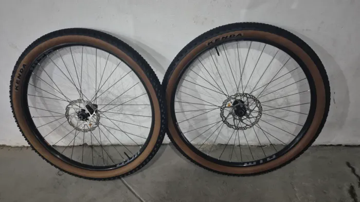 Rodas MTB WTB Light Alumínio com pneu e disco de freios