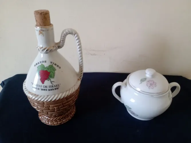 Jarra e Açucareiro em Porcelana Antiga