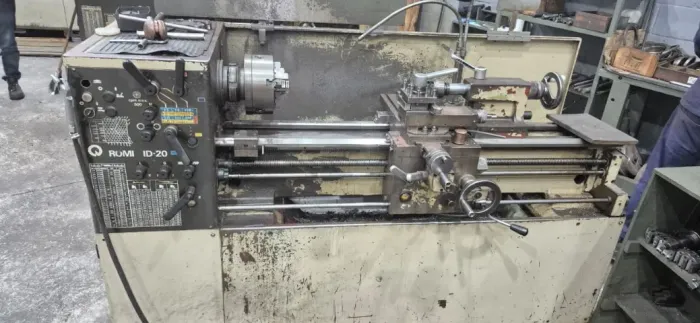 Torno mecânico Romi ID20 (Ø 320mm x 1.000mm).