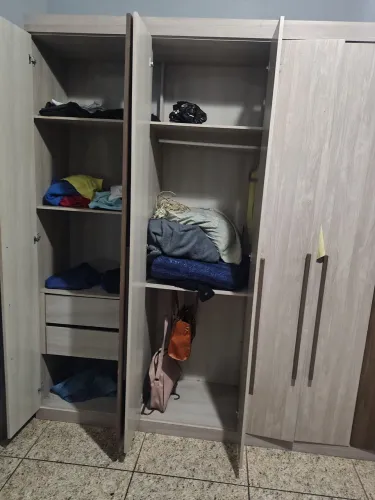 Vendo guarda roupa semi novo
