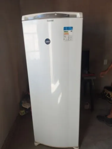 Vendo geladeira em ótimo estado de uso