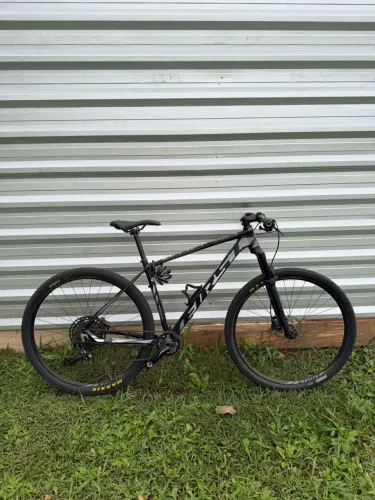 Bicicleta First Athymus