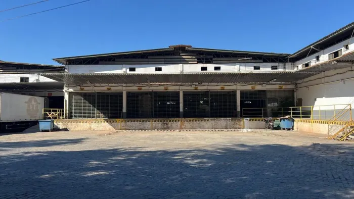 Excelente galpão 2300m em um condomínio fechado com 7 docas no Rio Branco -Cariacica