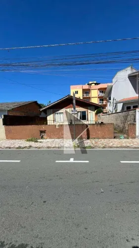 Terreno com Alto Potencial no Centro | 220m² a 5 min do Ferry