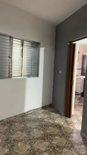 Aluga-se casa 2 cômodos Ferraz de Vasconcelos