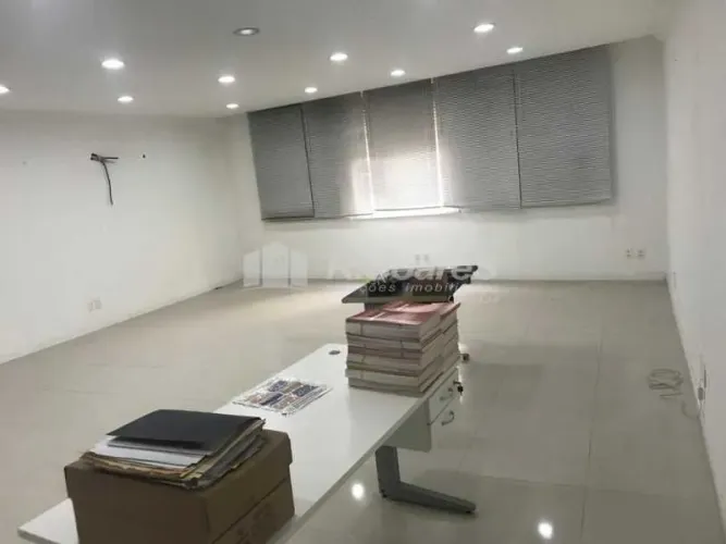 Sala comercial no Centro. Rua do Acre.