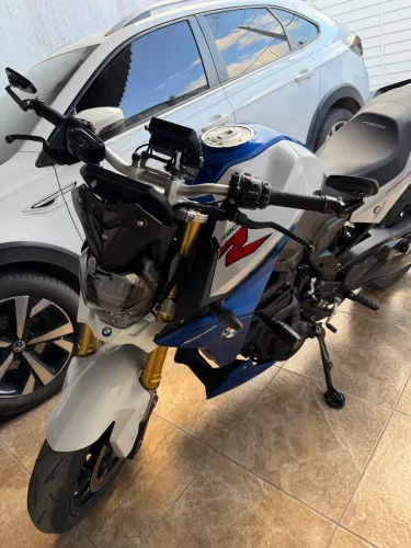 BMW F900R