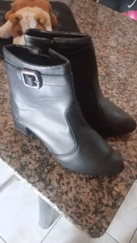 Vendo bota nova nunca usada 