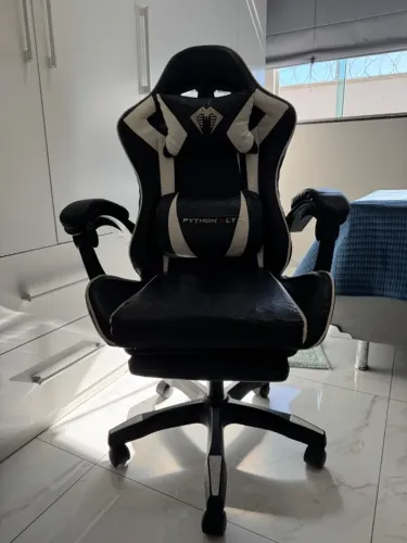 Cadeira Gamer Ergonômica Python Fly com apoio para pés e encosto reclinável