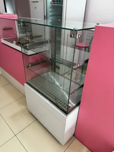 Vitrine refrigerada 127v com vidro frontal aquecido