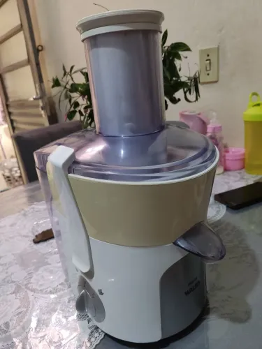 Vendo máquina de fazer suco natural.