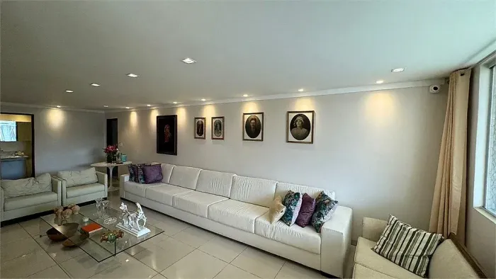 Casa 5 Quartos com 3 Suítes e 318m² - Farol