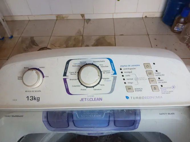 Vende-se uma máquina de lavar roupa