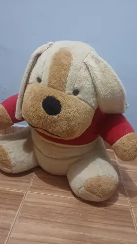 PELÚCIA CACHORRO FOFO COM BLUSINHA 61cm DE ALTURA