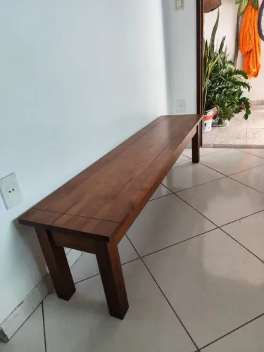 Banco de madeira maciça de 2 metros