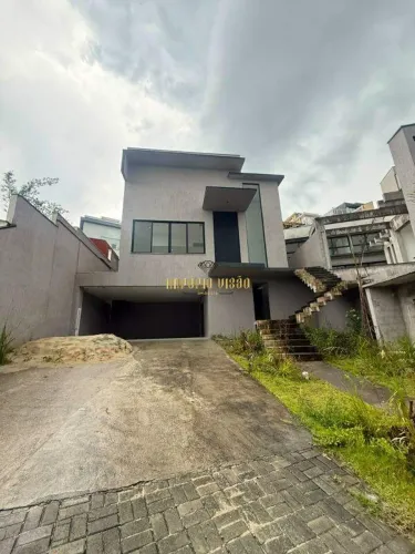 Casa á Venda com 3 Suítes e com Piscina no Condomínio Aruã Brisas 1 em Cidade Parquelandia