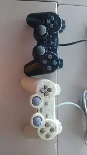 Controles de PS1 e PS2 originais