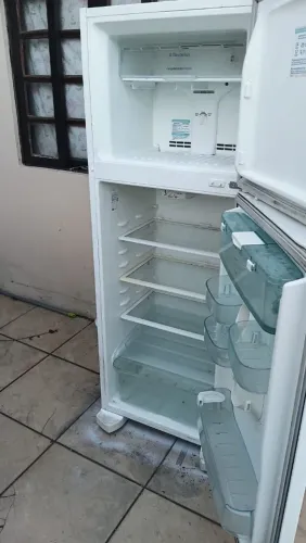 Vende se geladeiras dúplex 