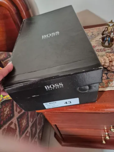 Vendo um sapato original de couro