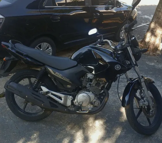 Vende-se moto Factor 2013 completa
