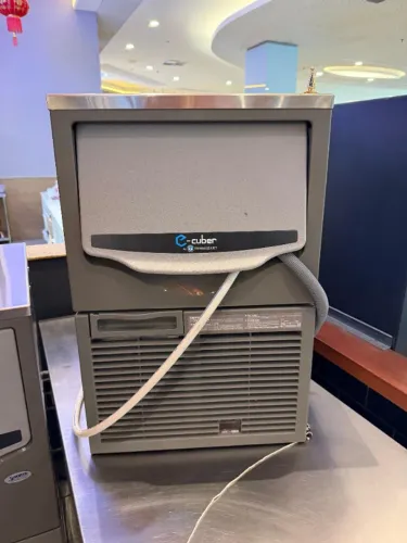 Máquina de Gelo em Cubo 40KG/24H Macom SRM-45A 220V