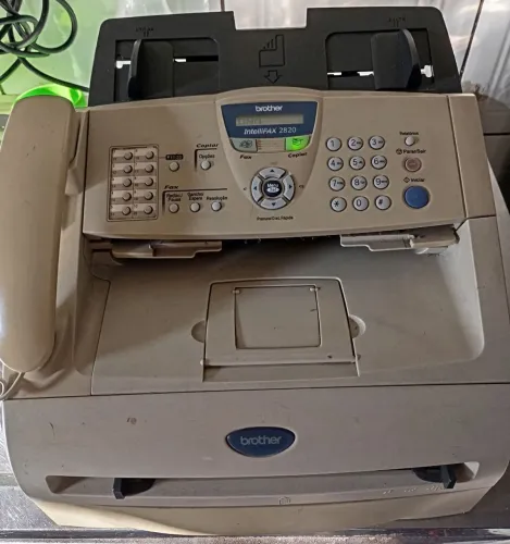 Faz Brother IntelliFax 2820 multifuncional a laser compacto.
