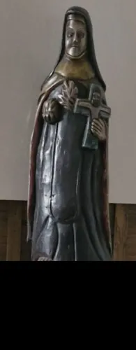 Escultura de Arte Sacra Entalhada em Madeira
