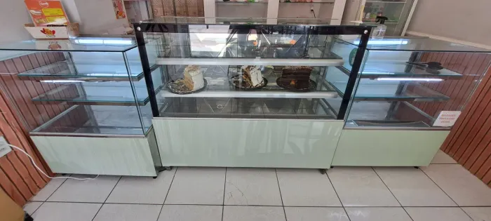 Vendo vitrine refrigerada para tortas