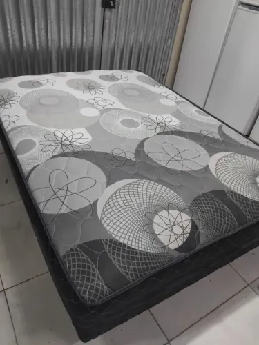 Vende-se cama box casal