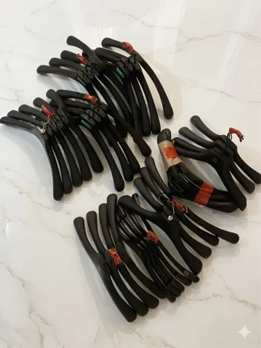 Cabides reforçados, pretos, diversos tamanhos