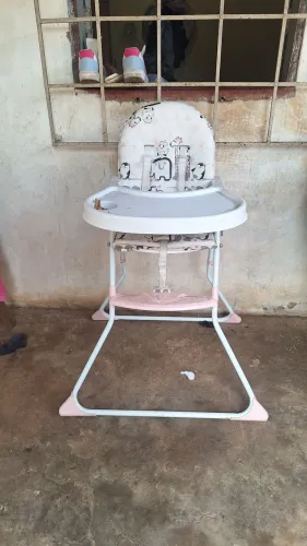 Vende- se cadeira de alimentação da marca Galzerano.